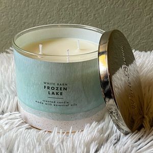 Bath and body works candle - Frozen Lake